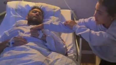 صورة تامر حسني يجري عملية جراحية دقيقة بالكلي في المانيا