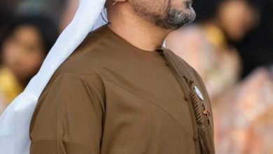 صورة حسين الجسمي مشاركا في مسيرة الاتحاد مقدما ياشروق المجد في حضور رئيس الدولة