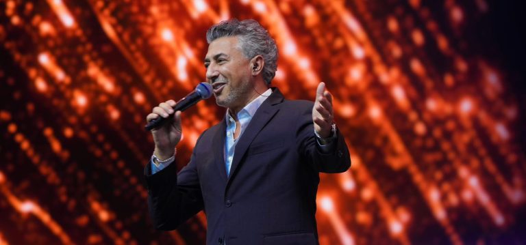 عمر العبد اللات في مهرجان. JOY Awards