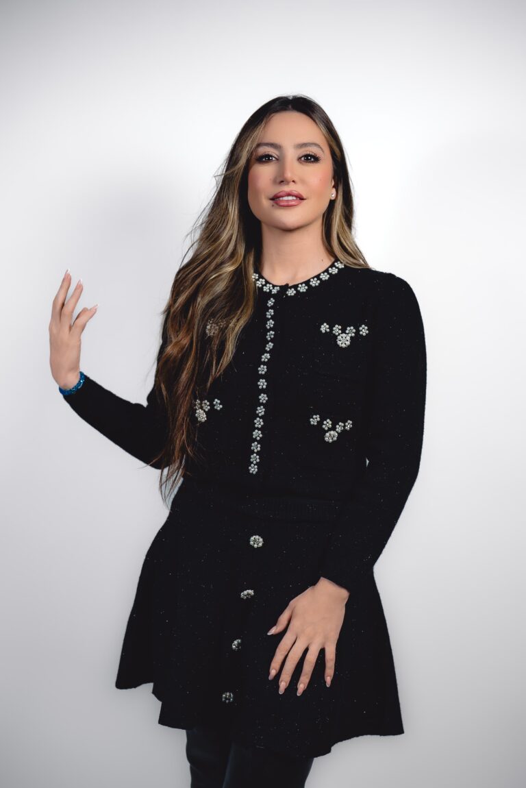 كاريس بشار.. أنا فنانة ممثلة سورية أنصفت الفن واتمني تقديم عمل كوميدي