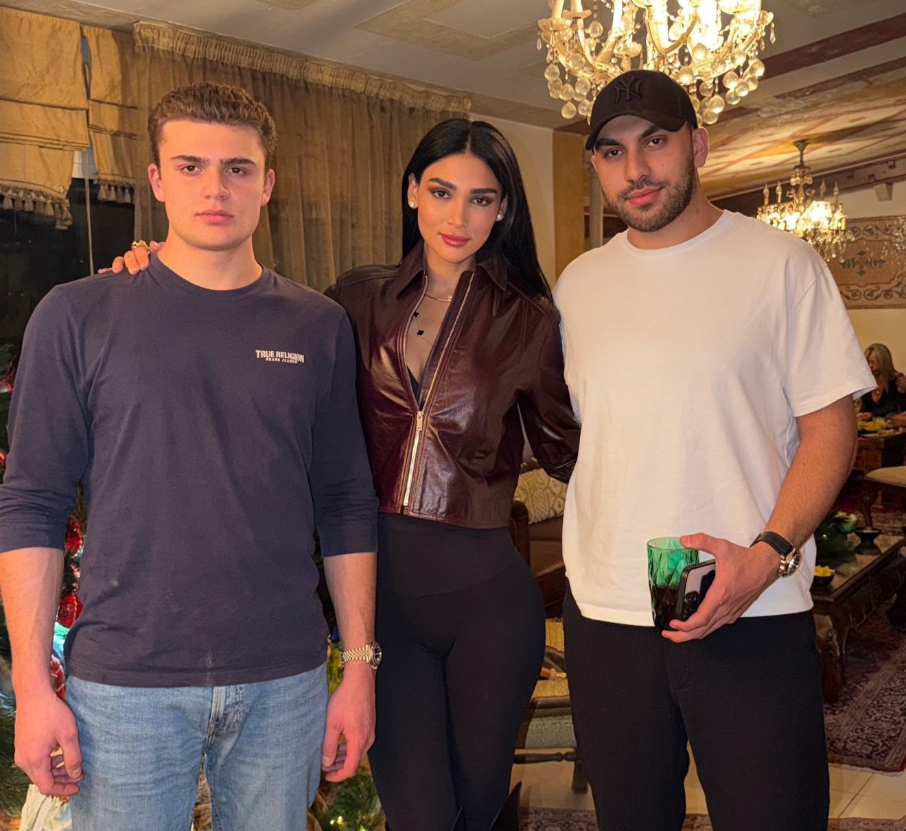 تعرض وصيفة أولى لملكة جمال لبنان وشقيقها لعملية سطو مسلح في الزلقا في وضح النهار