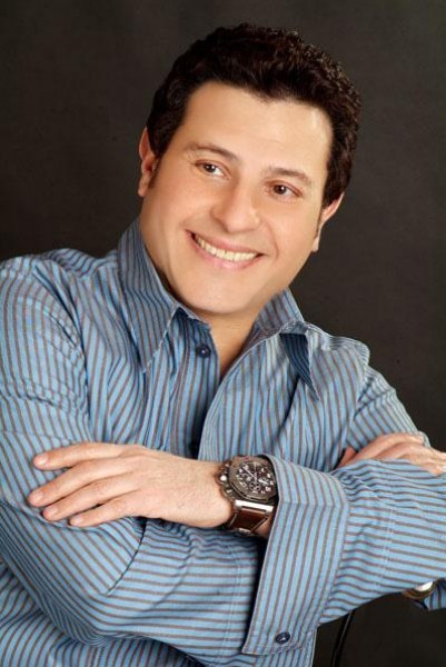 الفنان الكبير هاني شاكر يدخل العنايه المركزه بباريس