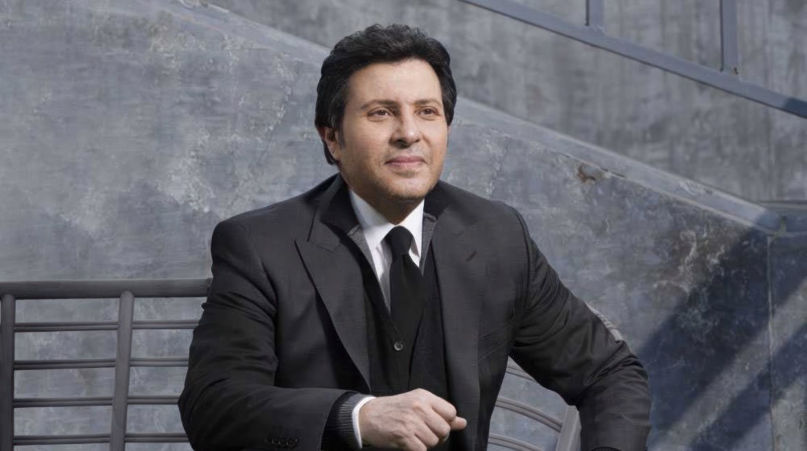 الفنان الكبير هاني شاكر يدخل العنايه المركزه بباريس