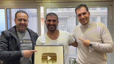 صورة المطرب احمد سعد يحتفل بمزيكا بحصوله علي درع اليوتيوب الذهبي