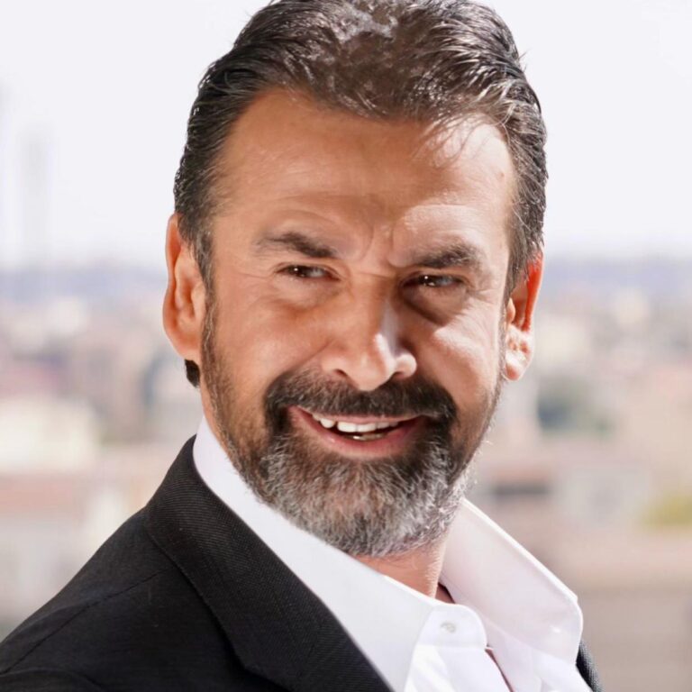 النجم كريم عبد العزيز بعد تألقه المتواصل بستعد لعمل ضخم