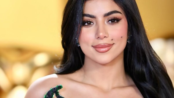 النجمة المصرية كارولين عزمي بعد تألقها في رأس الافعي دراما تدخل إبن العسل سينما