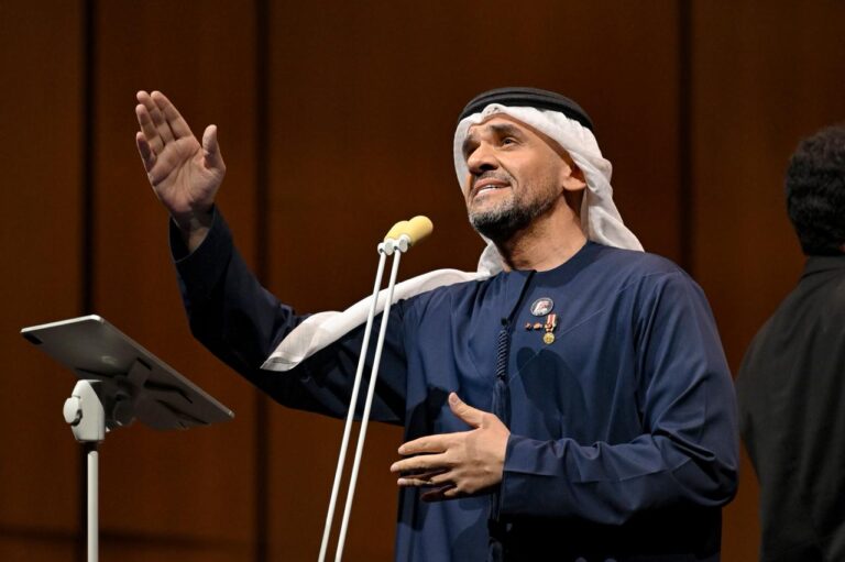 حسين الجسمي يفاجئ حضنتك ياوطن بظهور عالمي مع الأوركسترا الوطنية الإماراتية