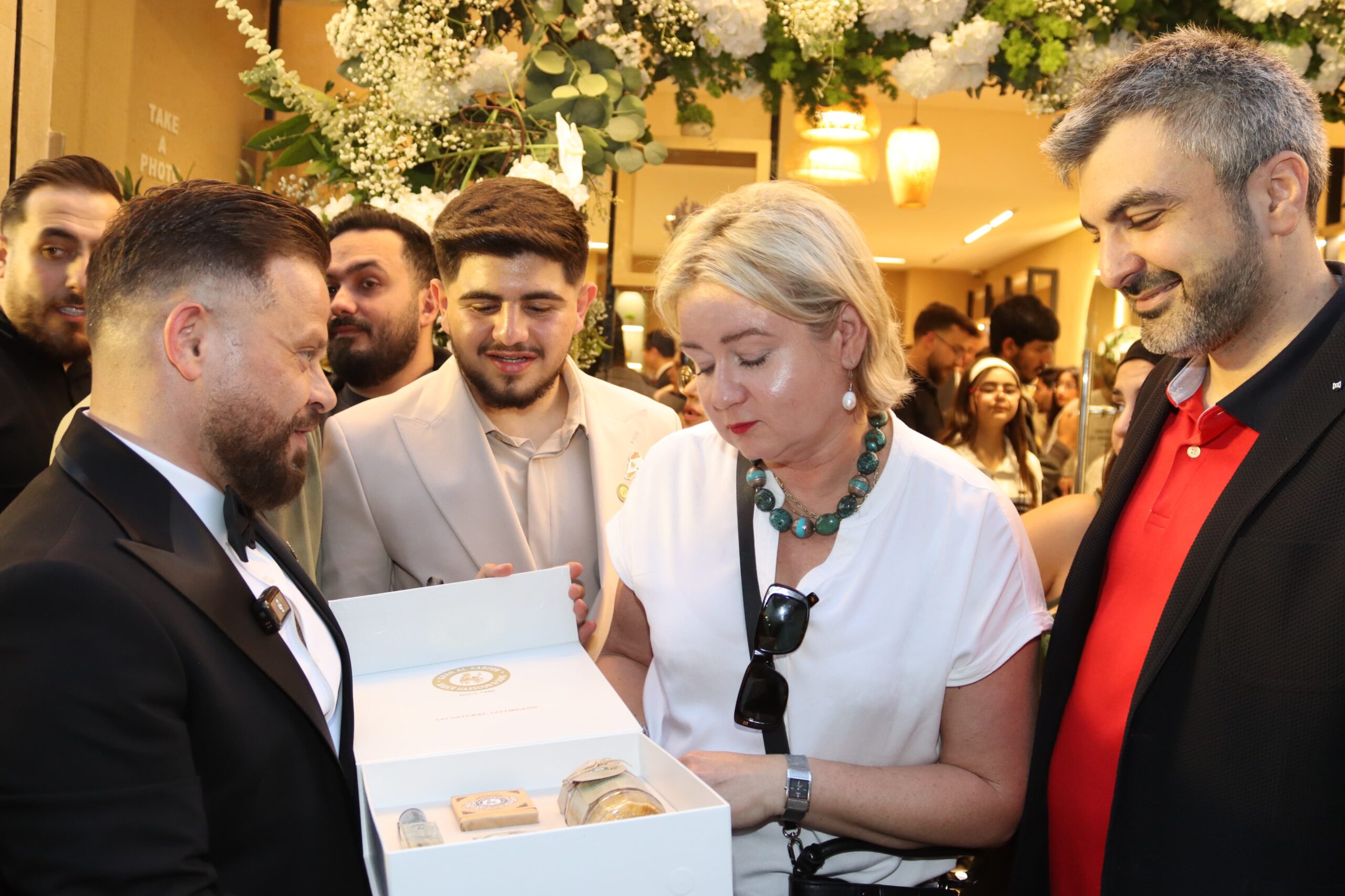 بيروت تتنفس عطرا .. خان الصابون.. يجمع دبلوماسيي العالم في الحمرا