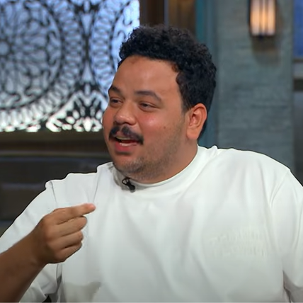 النجم الكوميدي المصري مصطفى غريب يواصل نشاطه الفني بعد تألقه المتواصل ويستعد لمفاجأة