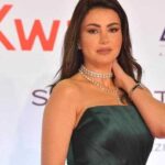 النجمة المصرية دينا فؤاد تجمع بين العمل الخيري ونشاطها الفني بنجاح