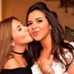 النجمة دنيا سمير غانم تدخل المسرح بصحبة شقيقتها إيمي في تجربة جديدة