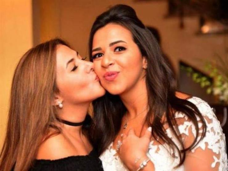 النجمة دنيا سمير غانم تدخل المسرح بصحبة شقيقتها إيمي في تجربة جديدة