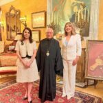البطريرك يوسف العبسي يكرم ماجدة الرومي بوسام القدس والصليب البطريركي في منزل حليم الرومي بكفر شيما