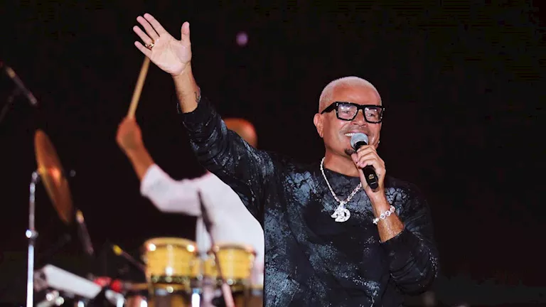 عمرو دياب في الصدارة بألبوم حبيتك وحفل حاشد وكبير بالساحل