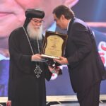 جورج قرداحي يكرم بالقاهرة بمهرجان سمفوني السادس بصفته أحد رسل السلام