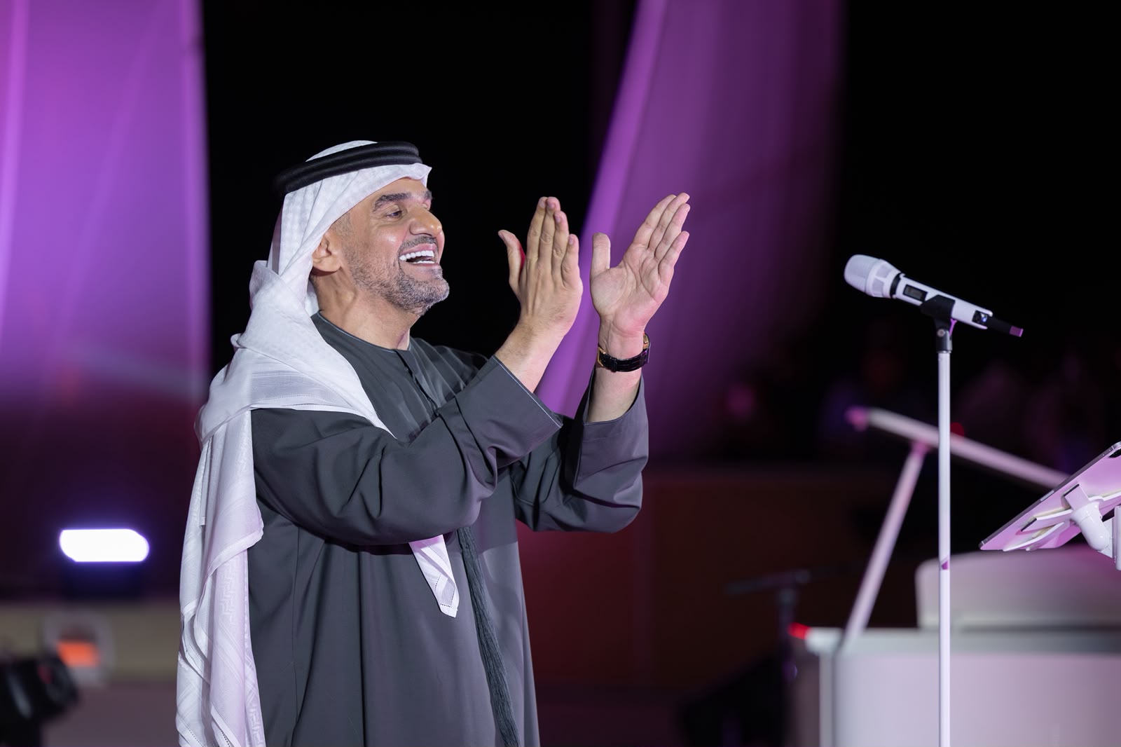 حسين الجسمي يتألق ويشعل الأجواء بحفله الضخم بالساحل الشمالي