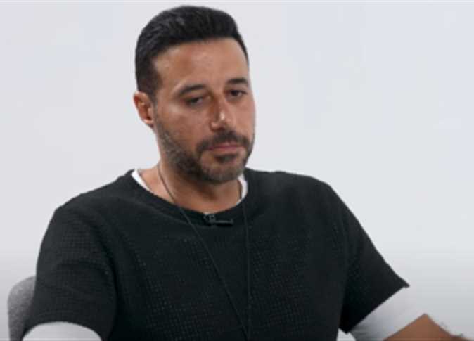 النجم المصري احمد السعدني يخطف الإنتباه بفيديو غامض بعنوان حد ماشي ورايا