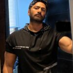 النجم تامر حسني يشعل السوشيال ميديا بصوره بفورمة رياضية جديدة ومفاجأة