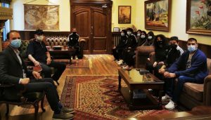 المحافظ خضر يستقبل فتيات كرة القدم