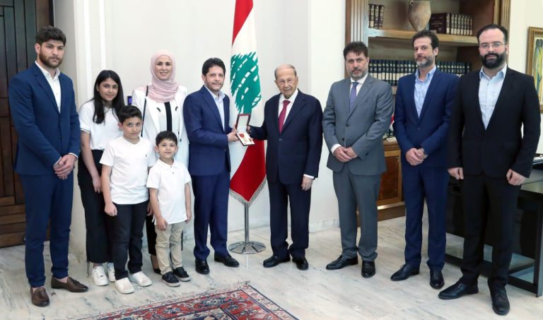 ‎وسام الأرز من رئيس الجمهورية اللبنانية لمعين شريف