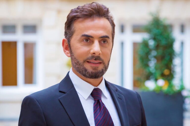 المنتج عادل معتوق يحتفي بفارس كرم في باريس بقصر المؤتمرات