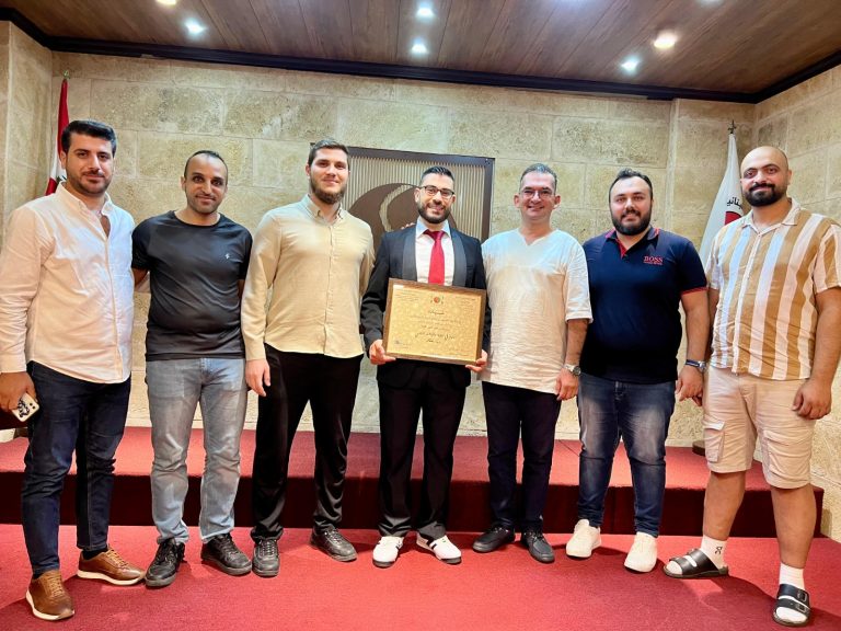 بدرجة “ممتاز” الطالب عمر كبّارة يحصل على دبلوم في الغناء والإنشاد المقاميّ