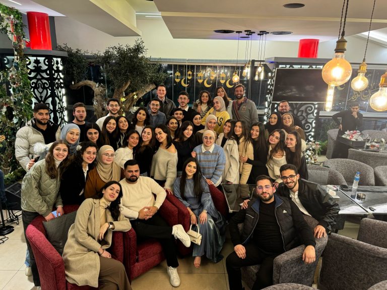 إفطار طلاب طب الأسنان.. أجواء رمضانية وغنائية تُحيي ليالي الجامعة